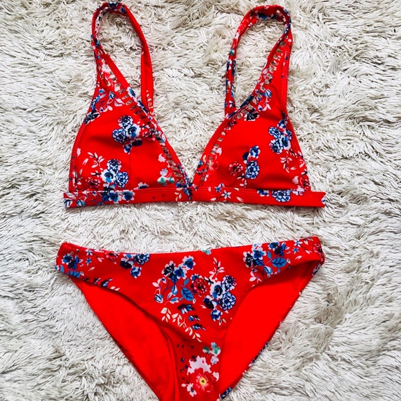 Bikini - Picture 1 of 1